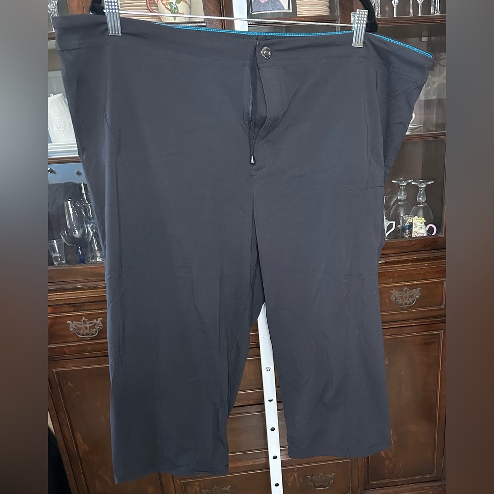 🥾✨ Columbia Omni-Shield Cropped Hiking Pants – 22W – Adventure Ready! ✨🥾